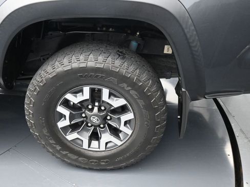 Used 2020 Toyota Tacoma TRD Off-Road AWD/4WD image 14