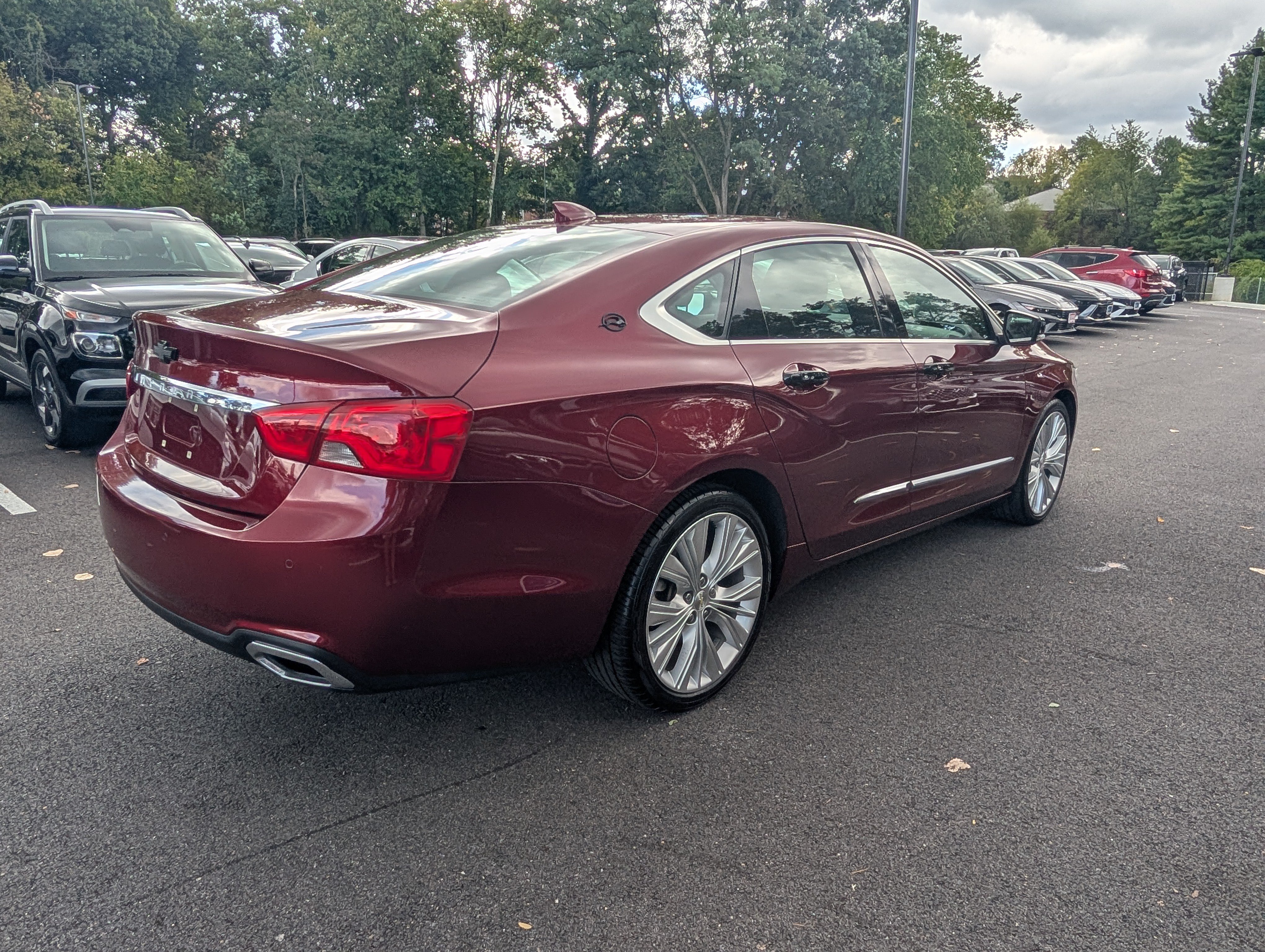 Used 2016 Chevrolet Impala LTZ w/ Enhanced Convenience Package FWD image 3