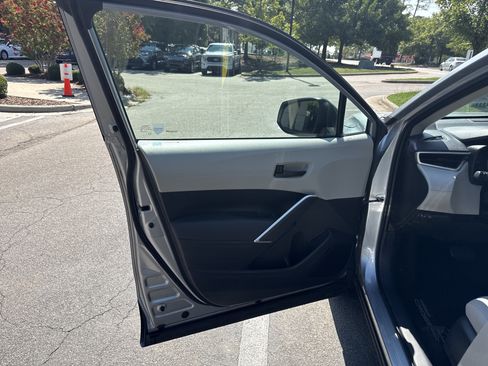 Used 2022 Toyota Corolla Cross L FWD image 18