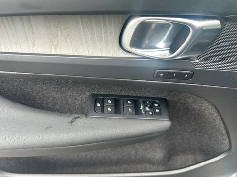 Used 2024 Volvo XC40 B5 Plus w/ Protection Package Premier AWD/4WD image 9