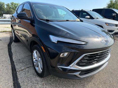 Used 2025 Buick Encore GX Preferred AWD/4WD image 3