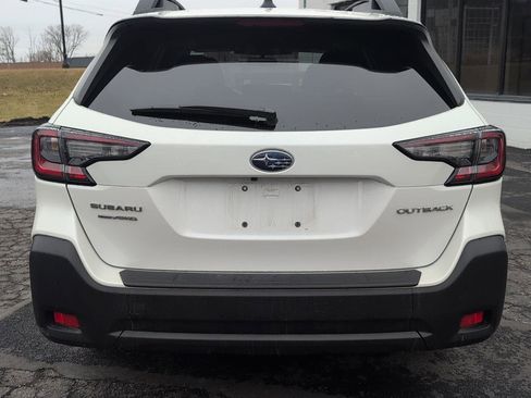 Used 2023 Subaru Outback Premium image 4