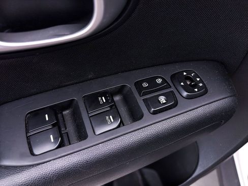 Used 2015 Kia Soul + image 11