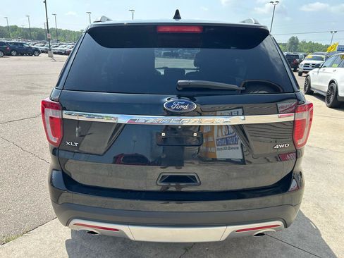 Used 2017 Ford Explorer XLT w/ XLT Technology Feature Bundle AWD/4WD image 6