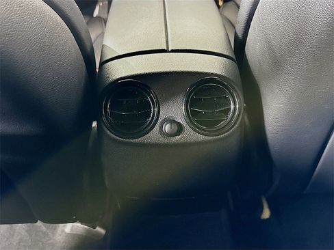 Used 2019 Mercedes-Benz GLC 300 4MATIC image 26