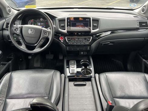 Used 2018 Honda Pilot Touring image 14