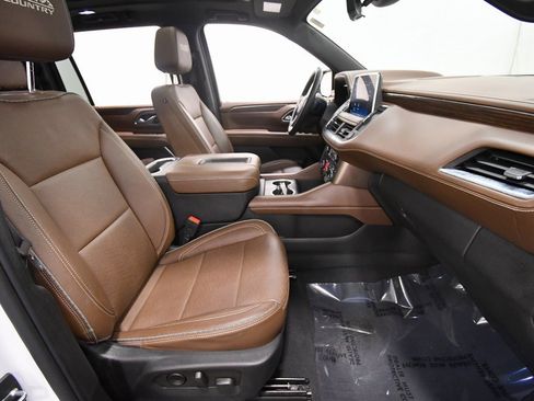 Used 2023 Chevrolet Suburban High Country image 19