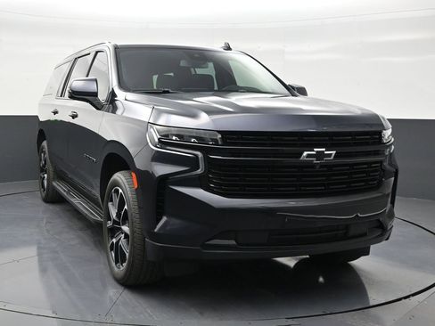 Used 2024 Chevrolet Suburban RST w/ Luxury Package RWD image 7