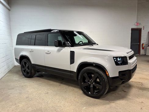 New 2026 Land Rover Defender 130 X-Dynamic SE image 5