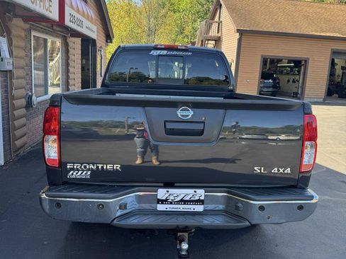 Used 2014 Nissan Frontier SL w/ SL Moonroof Package AWD/4WD image 5
