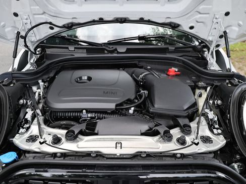 Used 2025 MINI Cooper 4-Door Hardtop FWD image 30