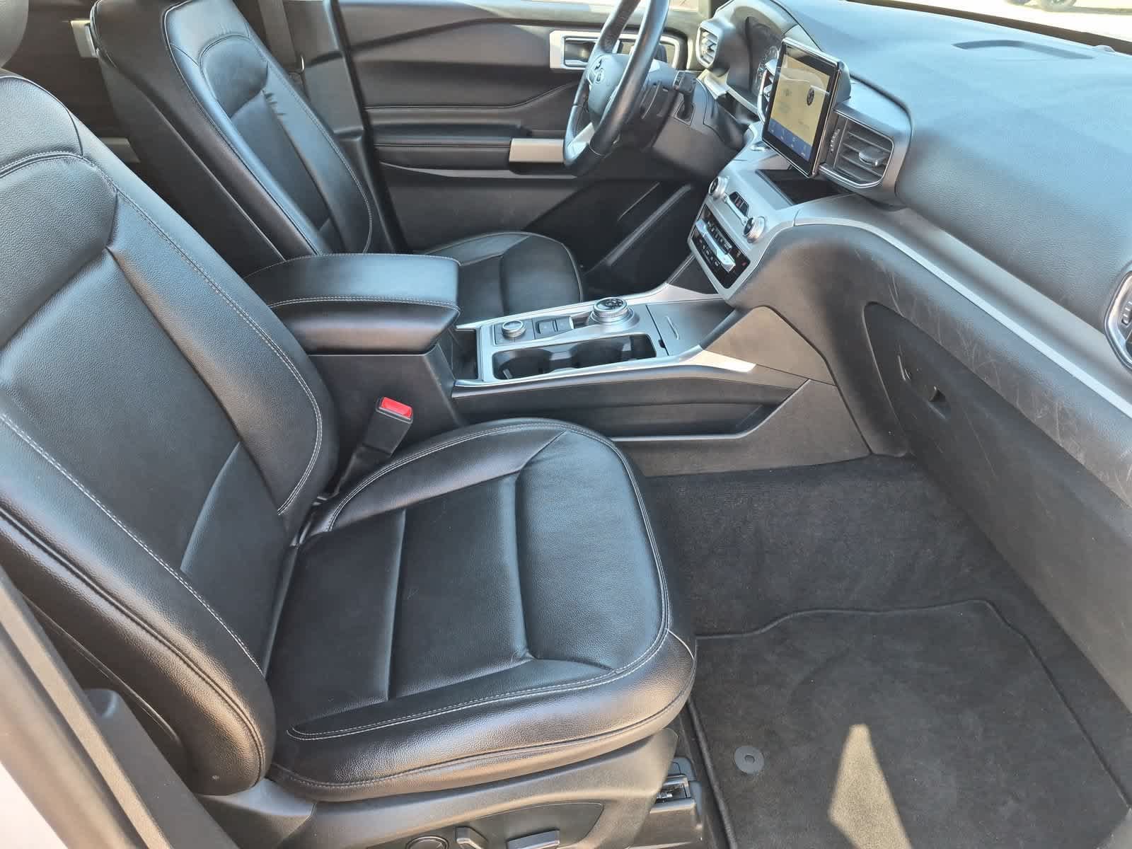 Used 2020 Ford Explorer XLT w/ Equipment Group 202A AWD/4WD image 21