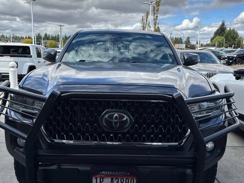Certified 2019 Toyota Tacoma TRD Off-Road AWD/4WD image 11