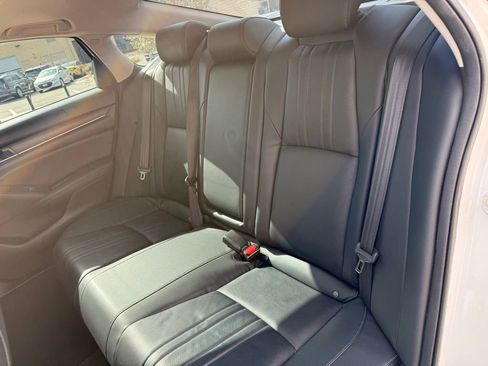 Used 2018 Honda Accord Touring image 20