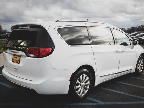 Used 2019 Chrysler Pacifica Touring-L w/ Advanced Safetytec Group image 34