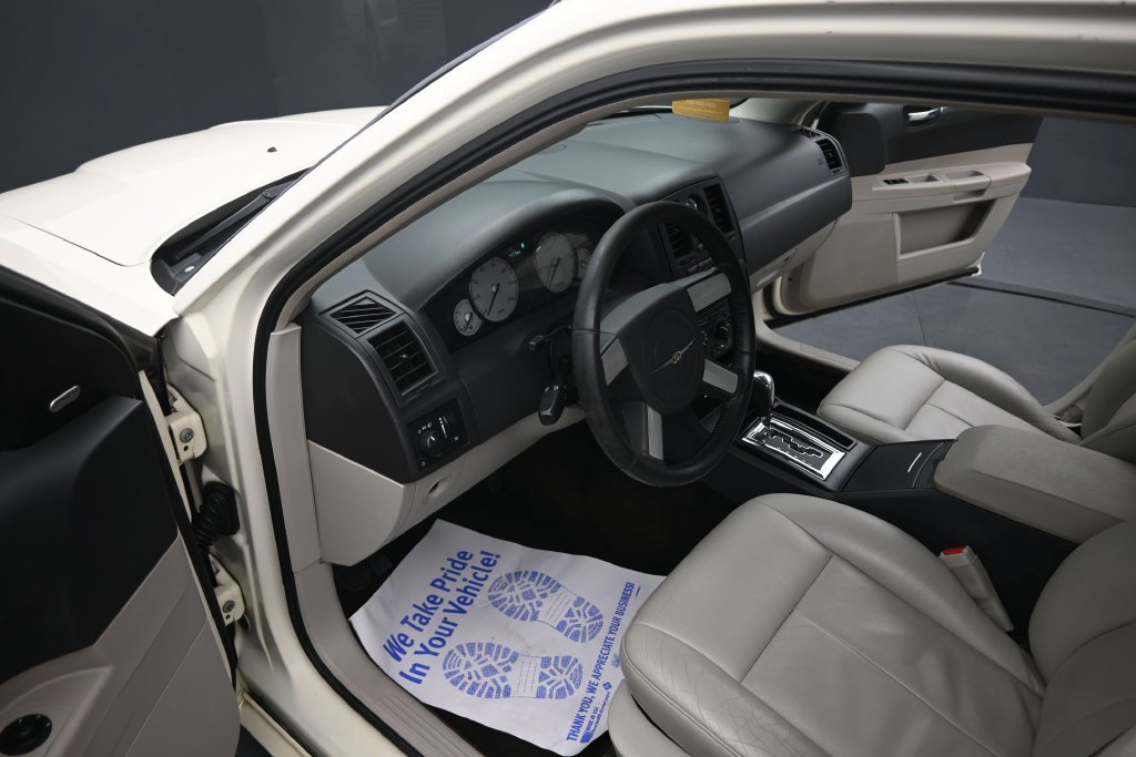 Used 2005 Chrysler 300 Touring w/ Sound Group RWD image 17