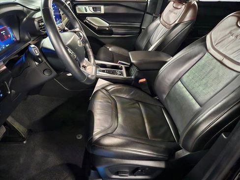 Used 2023 Ford Explorer Platinum w/ Technology Package image 16