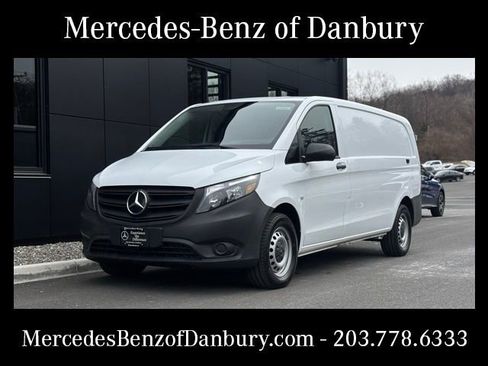 Used 2022 Mercedes-Benz Metris image 1