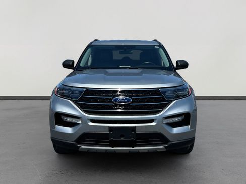 Used 2024 Ford Explorer XLT w/ Equipment Group 202A RWD image 8