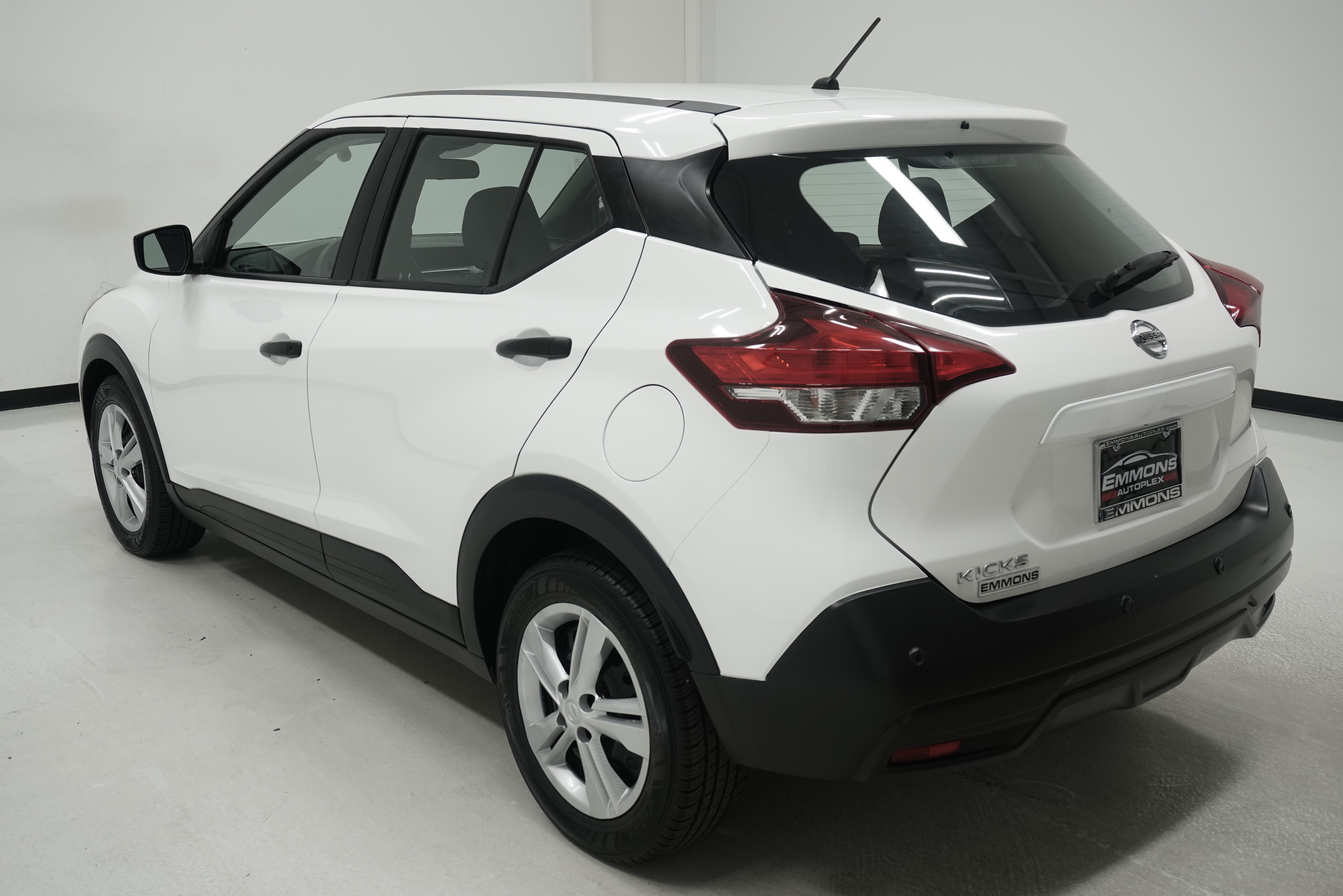 Used 2020 Nissan Kicks S FWD image 6
