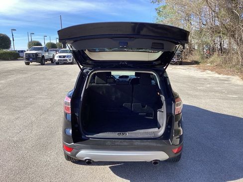 Used 2017 Ford Escape SE image 9