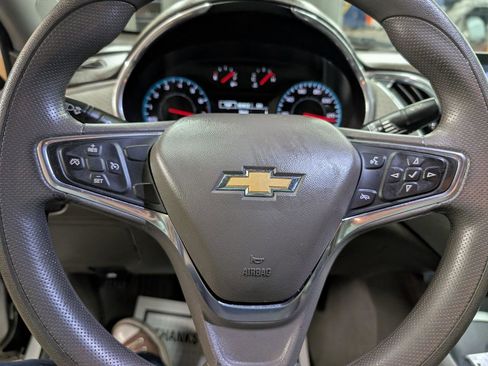 Used 2020 Chevrolet Malibu LT FWD image 16