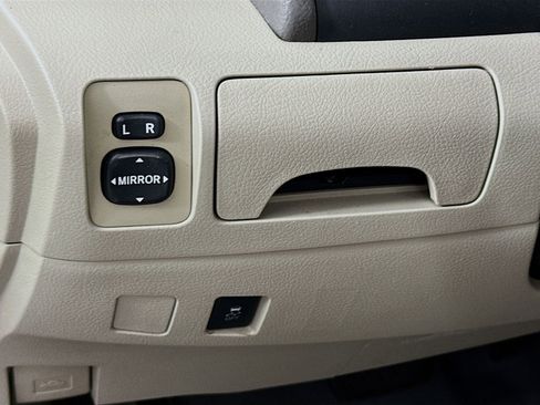 Used 2010 Toyota Camry XLE FWD image 10