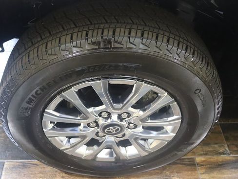 Used 2024 Toyota Tacoma Limited w/ Limited Package (LT) image 34