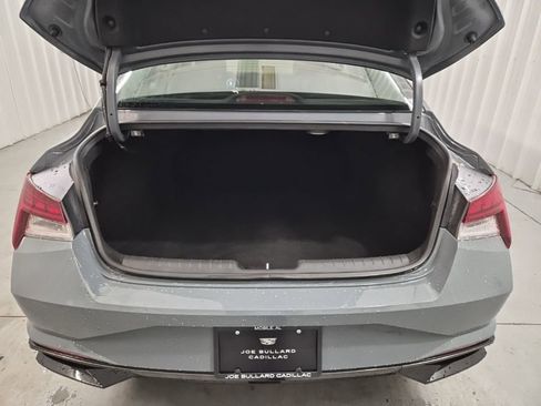 Used 2022 Hyundai Elantra SEL w/ Convenience + Premium Package image 21