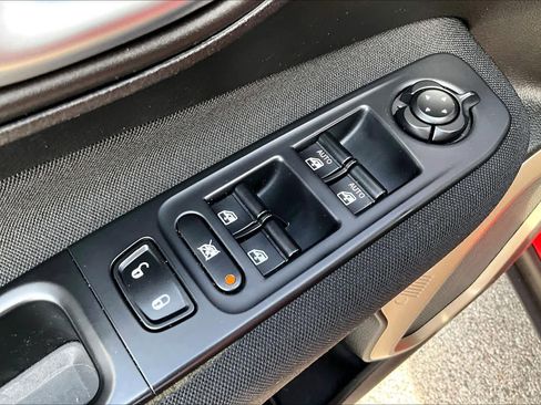 Used 2016 Jeep Renegade Latitude AWD/4WD image 34