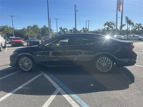Used 2022 Toyota Avalon Limited image 10