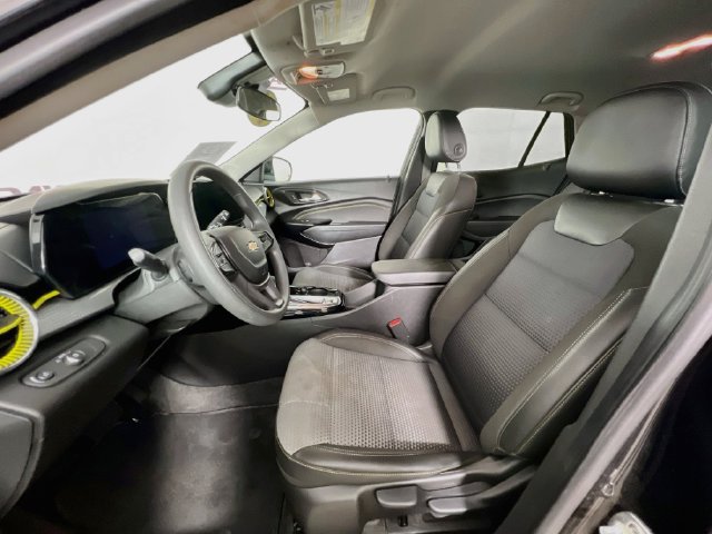 Used 2025 Chevrolet Trax LT FWD image 10