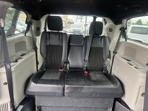 Used 2019 Dodge Grand Caravan SXT FWD image 15