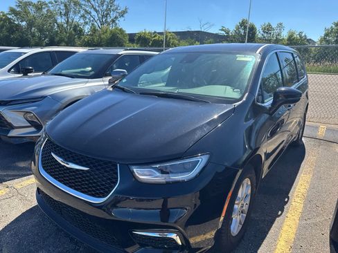Used 2025 Chrysler Pacifica Select FWD image 24