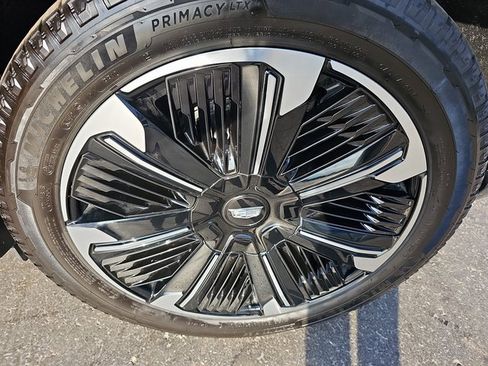 Used 2025 Cadillac Escalade IQ Sport 2 image 35