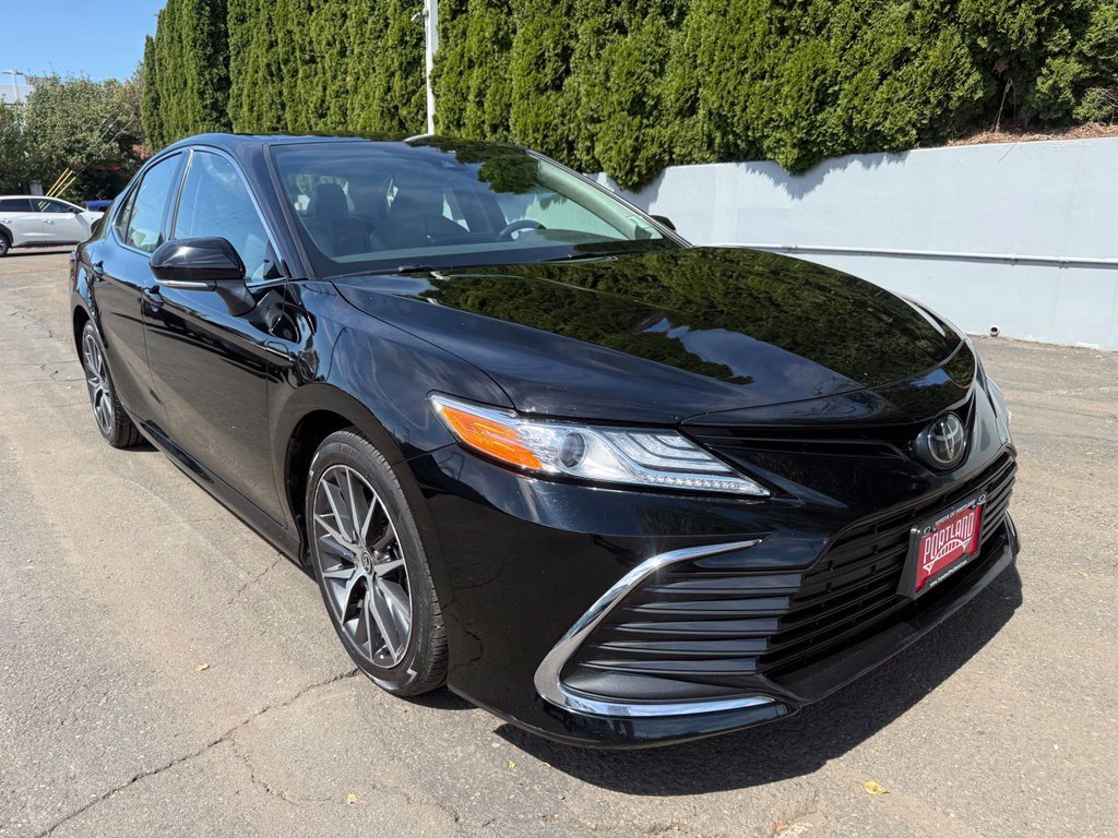 Used 2021 Toyota Camry XLE AWD/4WD image 2