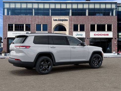 New 2026 Jeep Grand Cherokee L Limited w/ Limited Altitude Package RWD image 4