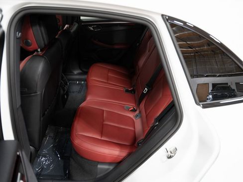 Used 2024 Porsche Macan image 15