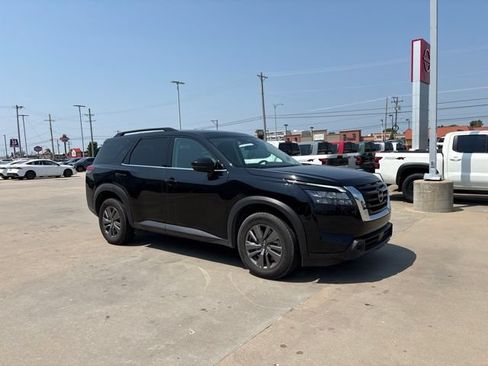 Used 2025 Nissan Pathfinder SV AWD/4WD image 2