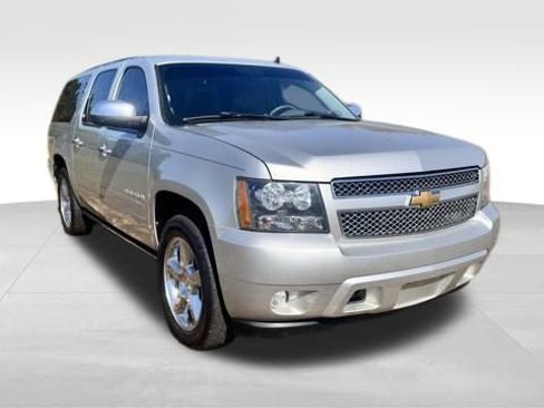 Used 2013 Chevrolet Suburban LTZ image 4