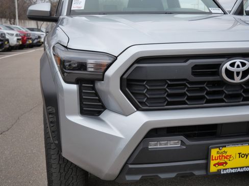 Certified 2024 Toyota Tacoma TRD Off-Road AWD/4WD image 16