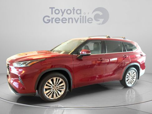 Certified 2024 Toyota Highlander Platinum AWD/4WD image 2