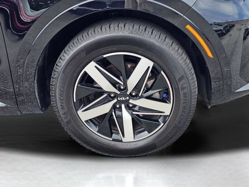 Certified 2023 Kia Sorento S w/ Panoramic Sunroof Package image 6