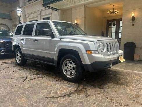 Used 2011 Jeep Patriot Sport AWD/4WD image 4
