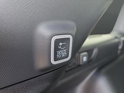 New 2025 Jeep Grand Cherokee Altitude image 15