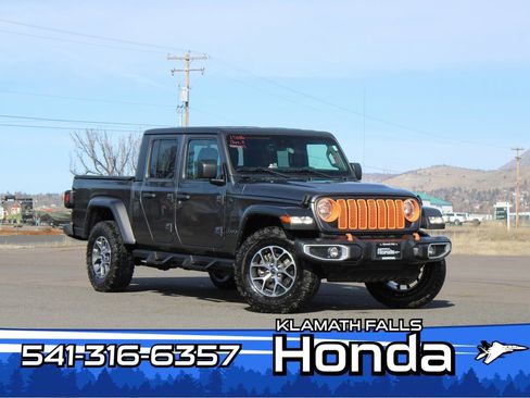 Used 2024 Jeep Gladiator Sport image 1
