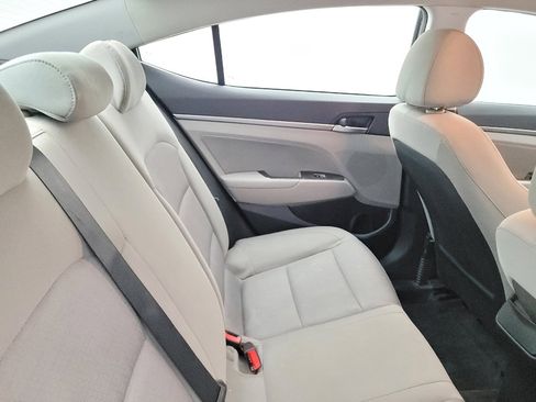 Used 2017 Hyundai Elantra SE image 19