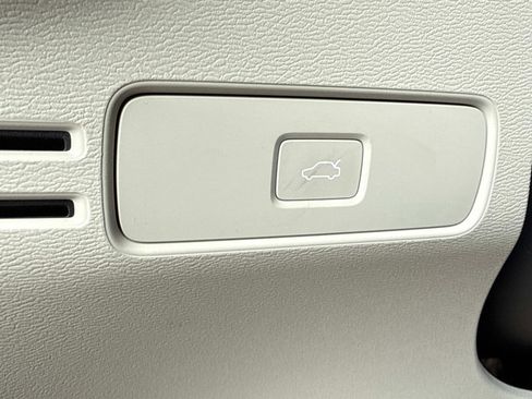 New 2026 Volvo XC40 B5 Ultra w/ Climate Package image 32