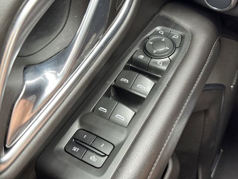 Used 2021 Chevrolet Tahoe LT w/ LT Signature Package image 15