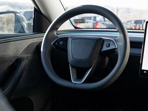 Used 2026 Tesla Model Y Long Range image 23